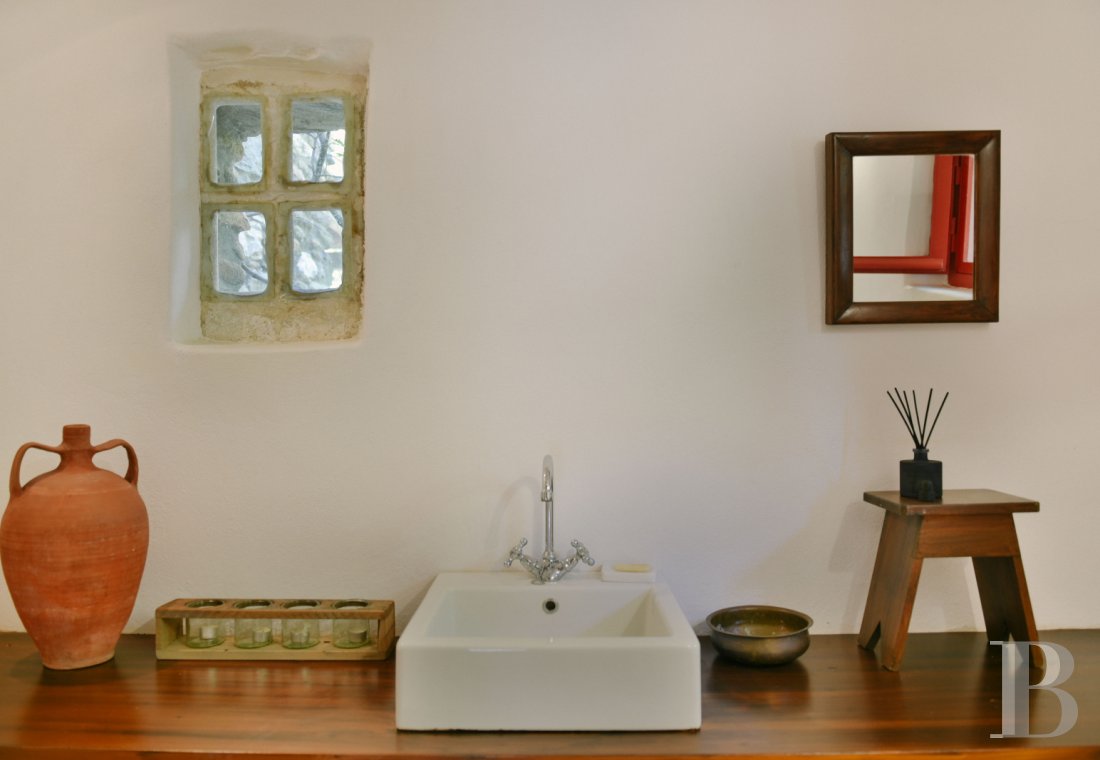 Three former sheepfolds united by a beautiful spirit by the sea in Tinos, the Cyclades - photo  n°17